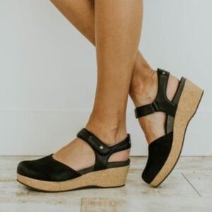 OTBT Elizabeth Black Wedge Sandals Size 8